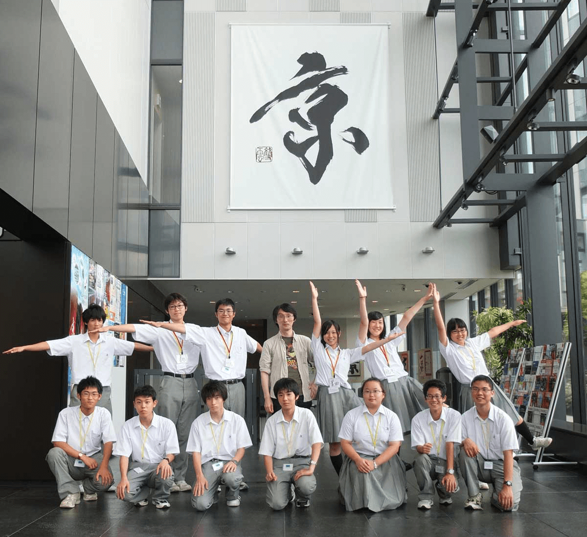 兵庫県立宝塚北高等学校化学部の皆さんと牧野チームリーダー