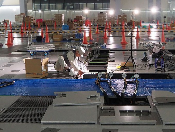 写真:高圧ケーブルの敷設工事