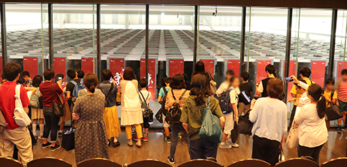 写真：小学生ワークショップ　「京」見学の様子