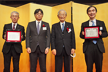 写真:表彰式の集合写真