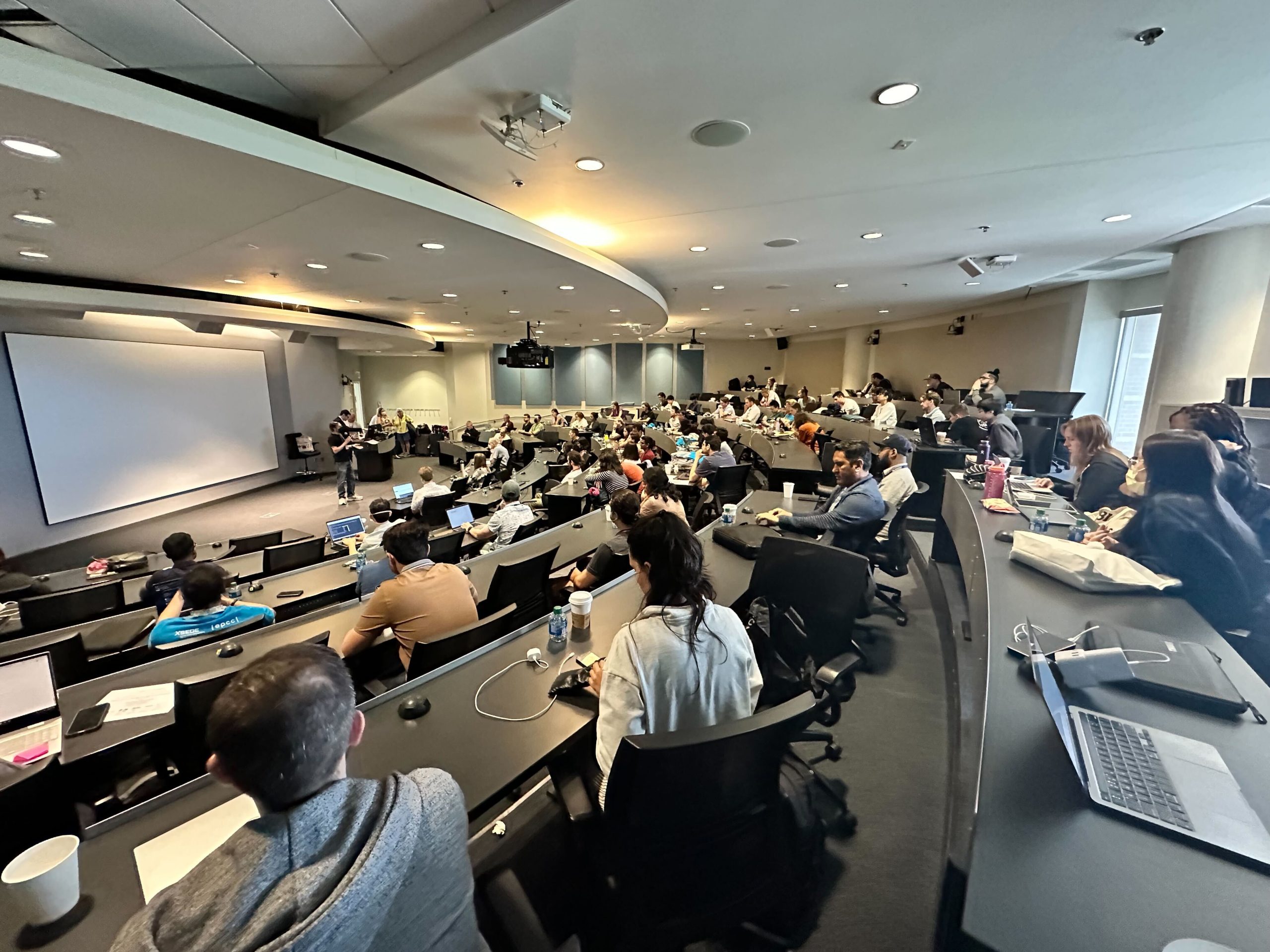 日欧米カナダ共同のInternational HPC Summer School2023風景